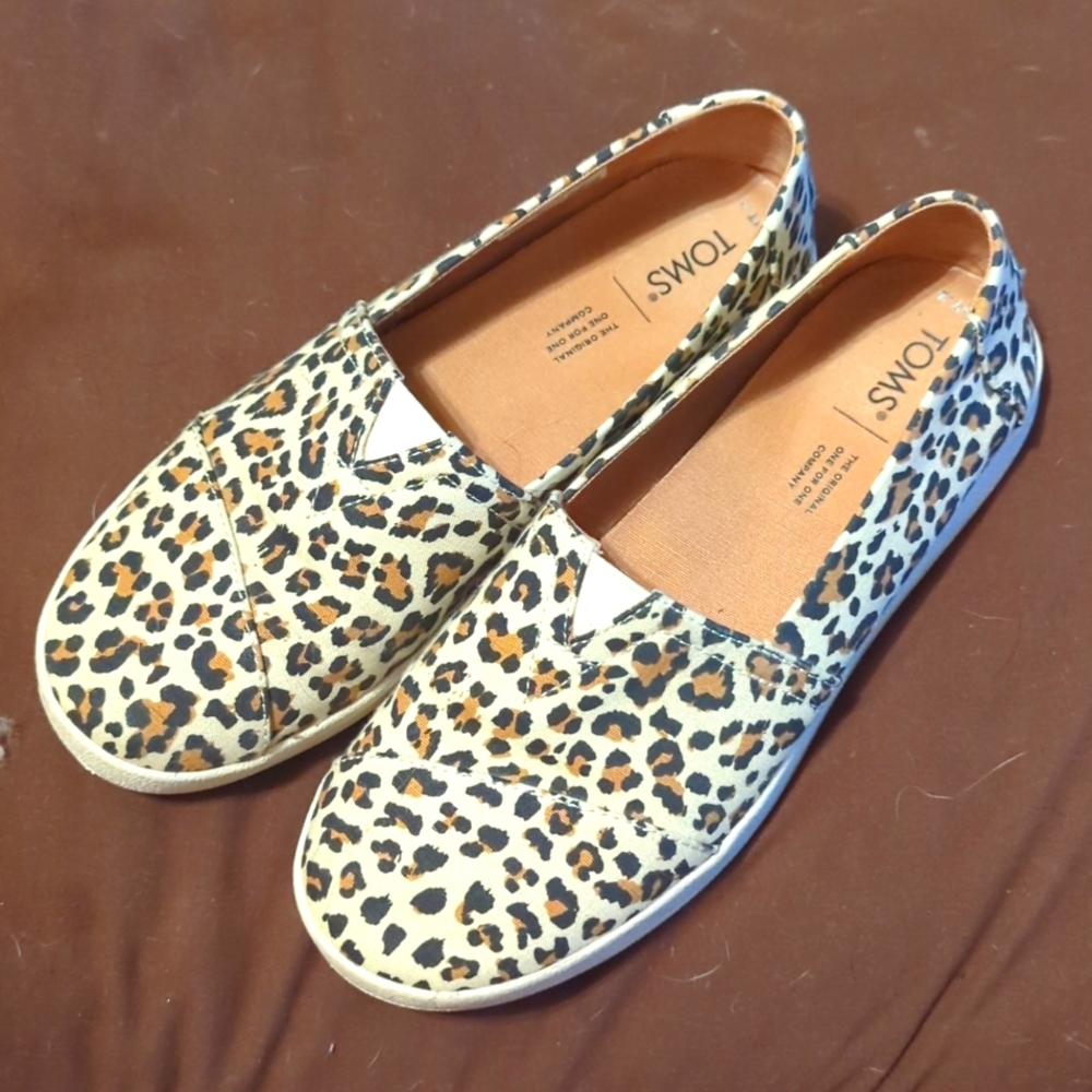 Leopard Print Tom's Sz 7 Wide